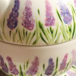 Ręcznie malowany zestaw filiżanka ze spodkiem i imbrykiem - wrzosy