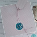 Kartka urodzinowa z Roszpunką, personalizacja - Tył kartki i tył etykietki