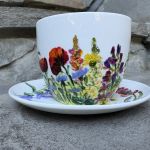Ręcznie malowana porcelanowa filiżanka Kwiaty na łące - 