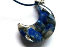 Lapis lazuli, wisiorek półksiężyc na rzemyku