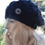 Beret w warkocze w kolorze czarnym - czarny beret
