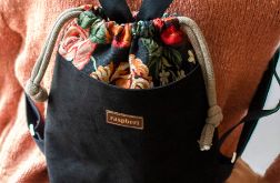 Żakardowy czarny mini plecak damski w kwiaty
