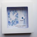 Kartka na Chrzest z gołębicą personalizowana - Pamiątka Chrztu w pudełku z gołębicą