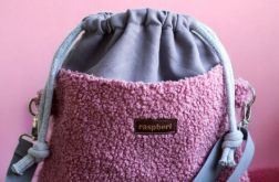 Szaro-różowa listonoszka z kominem baranek