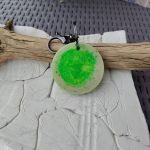 Brelok artystyczny z żywicy – zielona energia - 2
