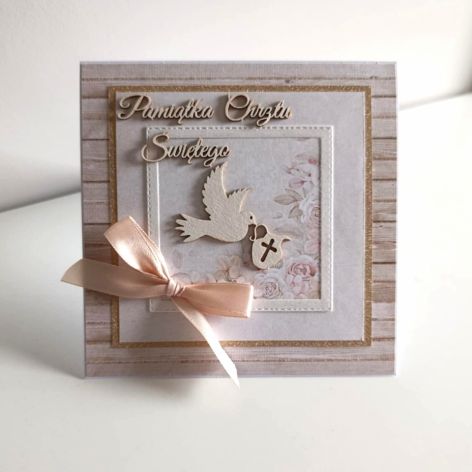 Kartka na Chrzest z gołabkiem na tle kwiatów