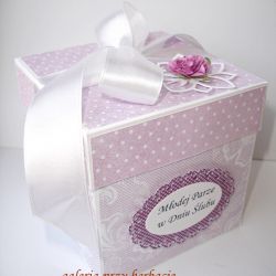 Fioletowe pudełko dla Młodej Pary - kartka ślubna