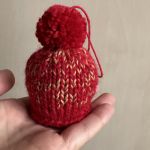 Ozdoba na choinkę, mini-czapeczka - Ozdoba na choinkę, mini-czapeczka, czerwono-złota