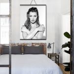 Dekoracje - Kate Moss - Obraz na drewnianych listwach i sznurku