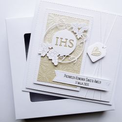 Skromna kartka na Komunię biało-kremowa 