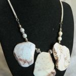 Surowe duże plastry howlitu, okazały naszyjnik - 