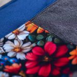 Patchworkowa kosmetyczka podróżna z kwiatami z weluru - 