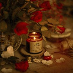 ŚWIECA SOJOWA NA WALENTYNKI O ROMANTYCZNYM ZAPACHU 