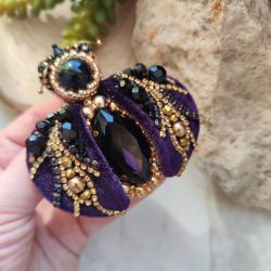 Ekskluzywna broszka w kształcie żuka z koralików i kryształów