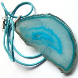 Biało-błękitny wisior - kryształ z agatem