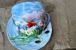 Ręcznie malowana porcelanowa filiżanka ze spodkiem Łąka i chmury
