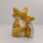 Figurka Żółty Kot Kotek Miniaturka - Bok