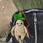  Brelok Mandragora, Zawieszka do torebki, Brelok dla fanów Harry'ego Pottera - Całkowita długość (z zapięciem) to około 17 cm, długość sznurka z literami to około 12-13 cm.