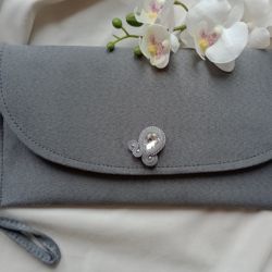 Szara kopertówka do ręki na przyjęcie