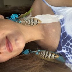 Szamańskie boho hippie kolczyki z piór niebieskie