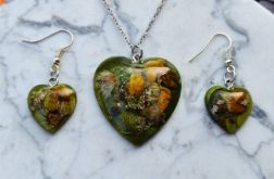 Komplet biżuterii z żywicy - kolczyki i wisiorek w kolorze zielonym - ZIELONA DUSZA