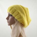 żółta czapa - drugi bok czapki