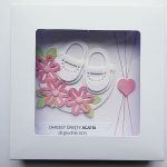 Kartka na Chrzest z bucikami dla dziewczynki  - Kartka na Chrzest w eleganckim pudełku