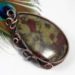 Miedziany amulet z kamieniem krwistym - wisiorek wire wrapped