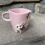Różowy, porcelanowy kubek ręcznie malowany Kwiaty wiśni - 