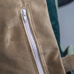 Beżowo-zielony plecak z przednią kieszenią z weluru - 