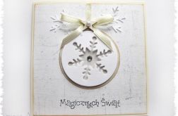 Kartka świąteczna ze śnieżynkową bombką