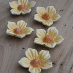 Żółty kwiat ceramiczny - 