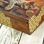 drewniane pudełko- śpiący kociak - 