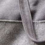 Duża szara torebka na ramię z kieszeniami - 