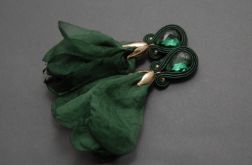 zielone kolczyki lub klipsy sutasz z kwiatkami