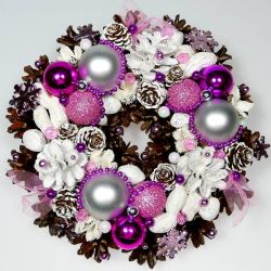 Mały wianek świąteczny różowo-perłowy