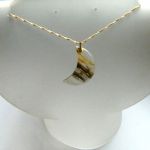  Kamień Wenus, wisiorek z księżycem na łańcuszku - 