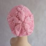 Różowa czapka z warkoczami - Różowq czapka z warkoczami