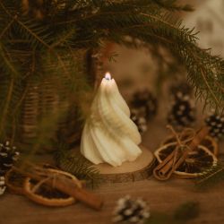 Sojowa świeca choinka na prezent o świątecznym zapachu 