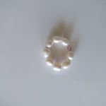 Subtelne pierścionki z naturalnych pereł i miedzi - Oryginalny pierścionek z białych  pereł