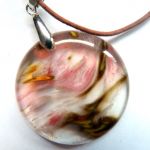 Złoto-różowy kryształ z duchem, duży okrągły wisior na rzemieniu - 