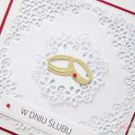 Kartka W DNIU ŚLUBU biało-bordowa - Biało-bordowa kartka ślubna w ozdobionej kopercie