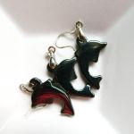 Ochronny hematyt, wisiorek i kolczyki z delfinami - 