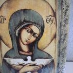 Matka Boza z gołąbkiem obrazek religijny - widok z prawej strony