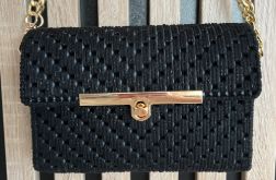 Czarna torebka handmade – elegancka, pleciona, z złotym zapięciem