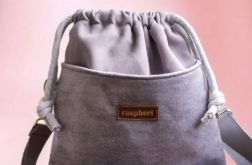 Szara listonoszka z kominem z jasnego weluru