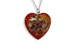 Komplet biżuterii z żywicy - kolczyki i wisiorek z zatopionymi kwiatkami - SERCE NATURY