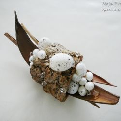 Gniazdo ukryte w korze